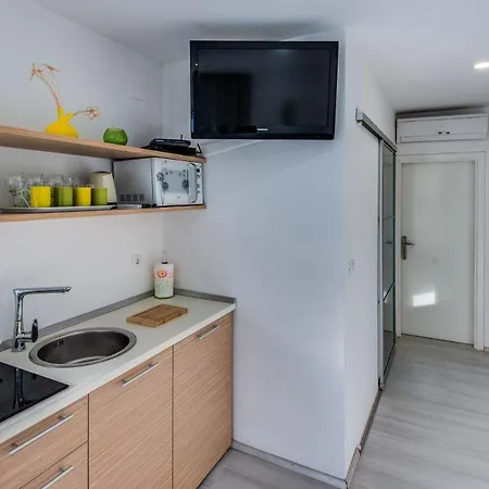 Apartman Fuer 3 Personen Ca 30 Qm In Grebastica, Dalmatien Norddalmatien *